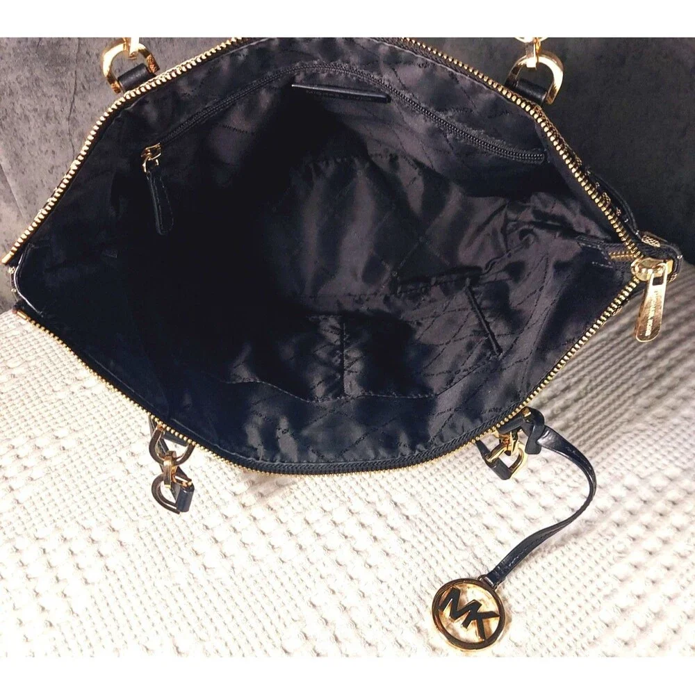 Michael Kors Signature Logo Tote Bag Beige Black Jet Set Gold Hardware Zip Top
